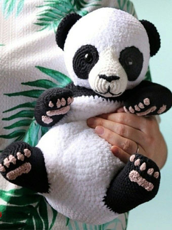 вязаная игрушка панда